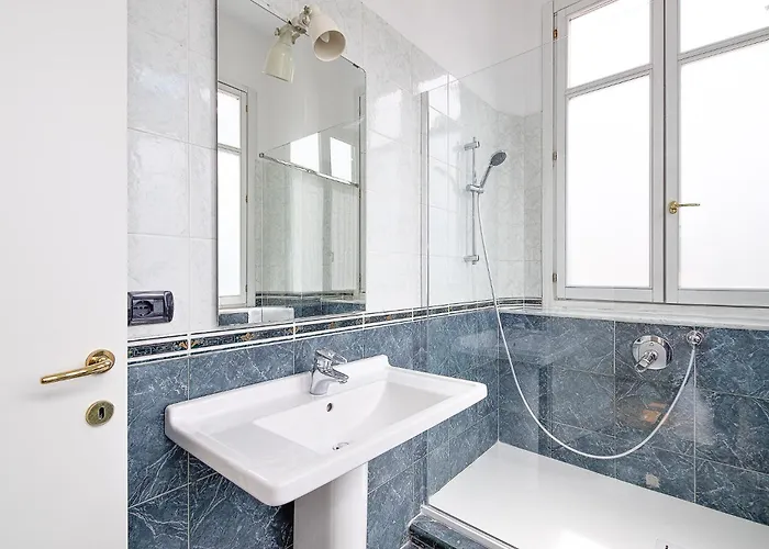 Two-room In Center 코모