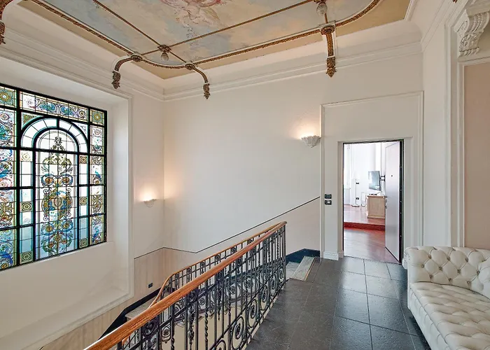 Two-room In Center * 코모