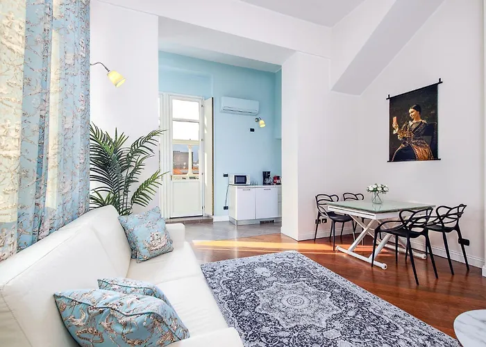 Two-room In Center 아파트 코모